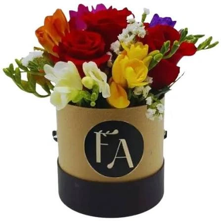 Caja pote con rosas y flores fresias lite